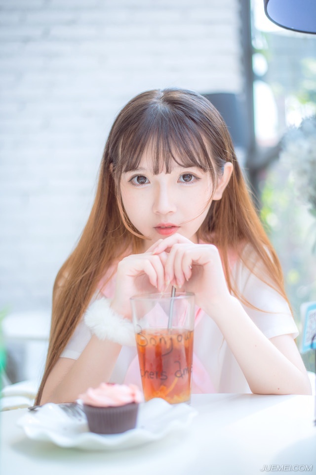 “放肆！”刘璋终于无法忍受胸中的怒意，拍案而起，戟指孟达道。
